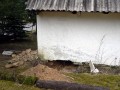 Vykopaná sonda pod severní stěnou, pod kterou se bude dělat celý nový základ. 17.03.2007 14:46:35 Vykopaná sonda pod severní stěnou, pod kterou se bude dělat celý nový základ.